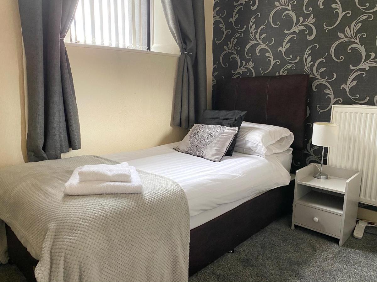 The Crown Hotel Newton Stewart Bagian luar foto