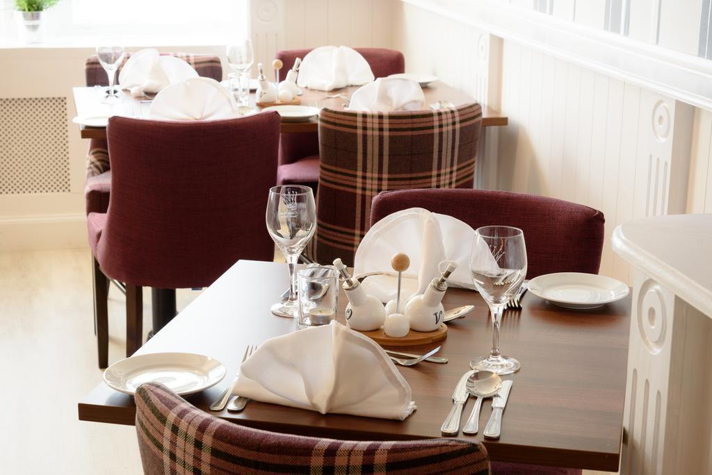 The Crown Hotel Newton Stewart Bagian luar foto